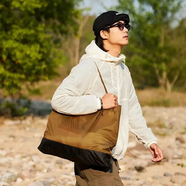 Ausgeklappte faltbare Naturehike Tasche mit breiter Öffnung zum einfachen Packen